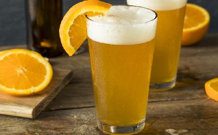 Przebojowe beergroni: drink z piwa i gorzkiego likieru pomarańczowego