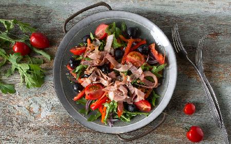 Sałatka z winogronami i prosciutto - ciekawe urozmaicenie świątecznego menu