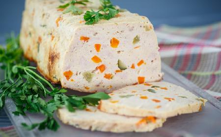 Drobiowy klops o smaku gyros: przepis na pieczeń rzymską z mielonego mięsa drobiowego