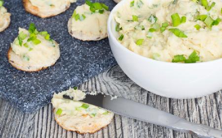 Pasta z fasoli i nasion słonecznika z rozmarynem - przepis na pastę z fasoli do kanapek