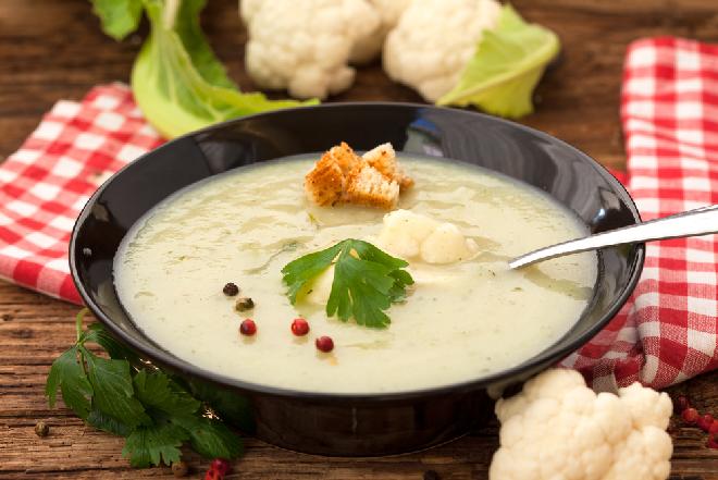 Krem z kalafiora z karmelizowaną cebulką z menu beszamel
