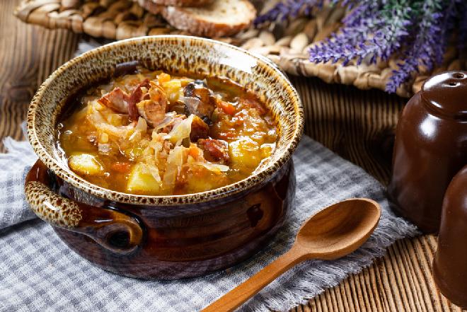 Kwaśnica na wędzonych żeberkach - prosta, pożywna i sycąca!